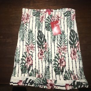 brand new guess skirt/top